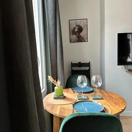 La Place D'henri, Centre *