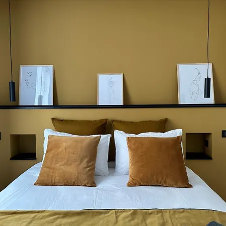 La Place D'henri, Centre