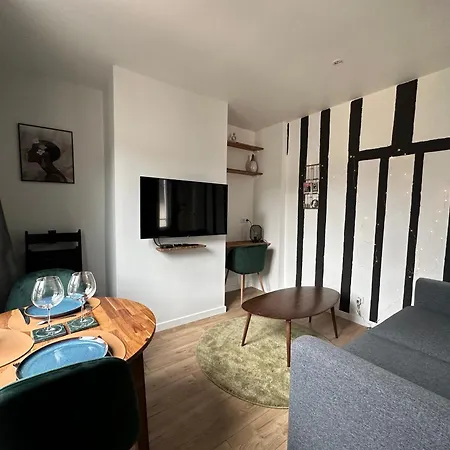 La Place D'henri, Centre