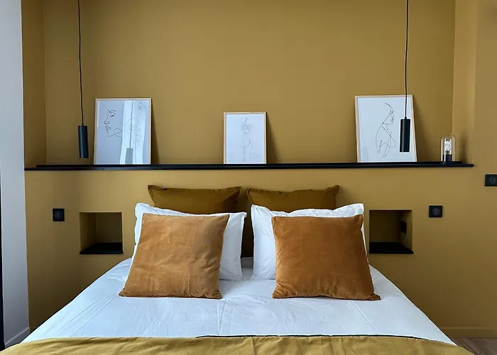 La Place D'henri, Centre