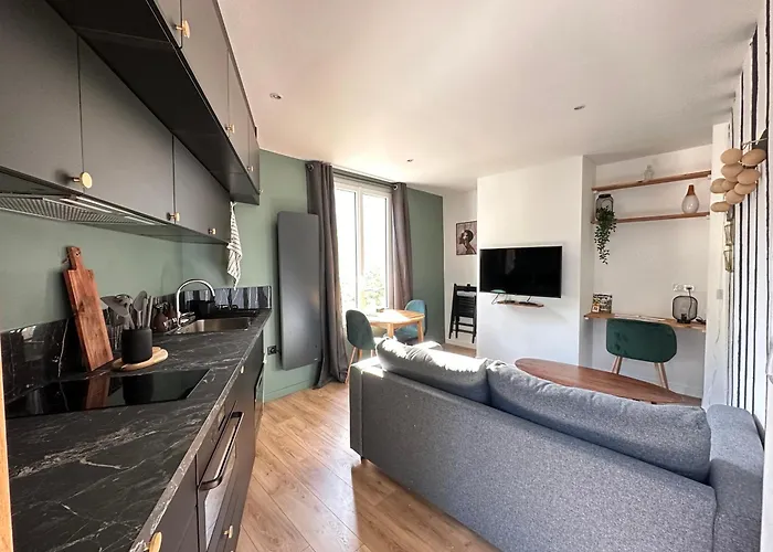 La Place D'henri, Centre Apartment